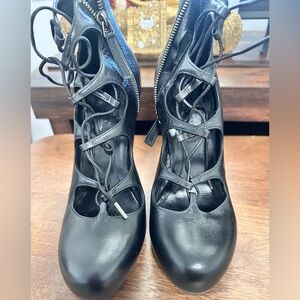 Alexander McQueen open lace booties from collection 2011- excellent conditions